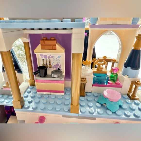 Lego Disney Cinderella’s Dream Castle #41154 - Picture 7 of 15